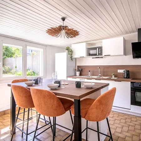 Vakantiehuis Le Refuge - Maison Spacieuse Pour Familles Et Professionnels - Proche Puy-du-f Ou Atacames